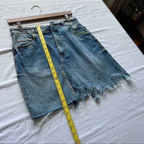 Zara Denim Fringe & Frayed Mini Skirt in Blue Wash Size Medium - Picture 5 of 8
